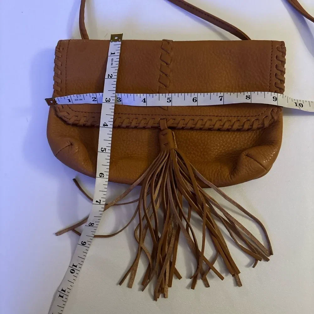 Rare~Hobo Bramble 100% Leather Crossbody Bag in Cashew
